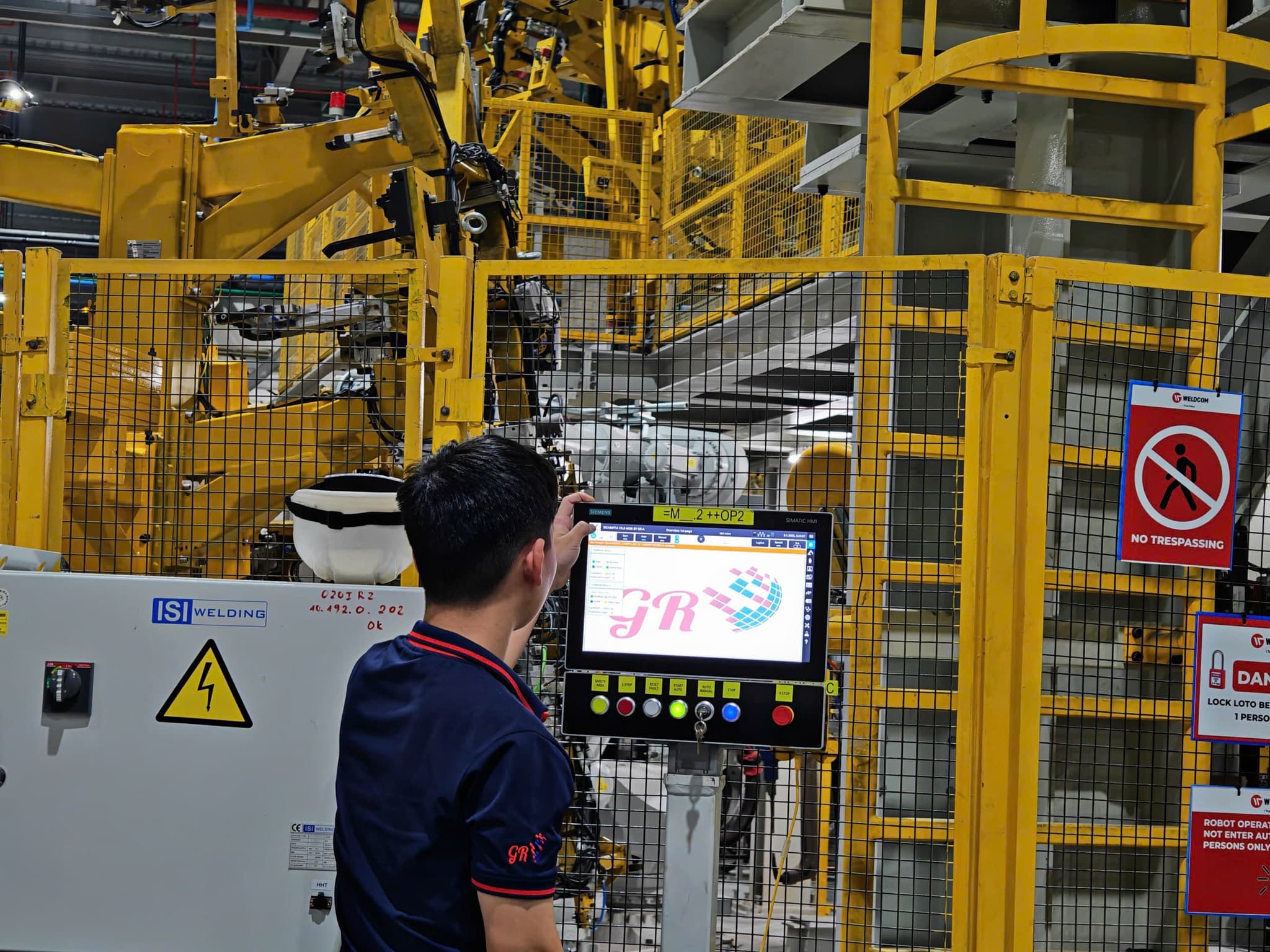 Kỹ sư GR Automation đang làm việc