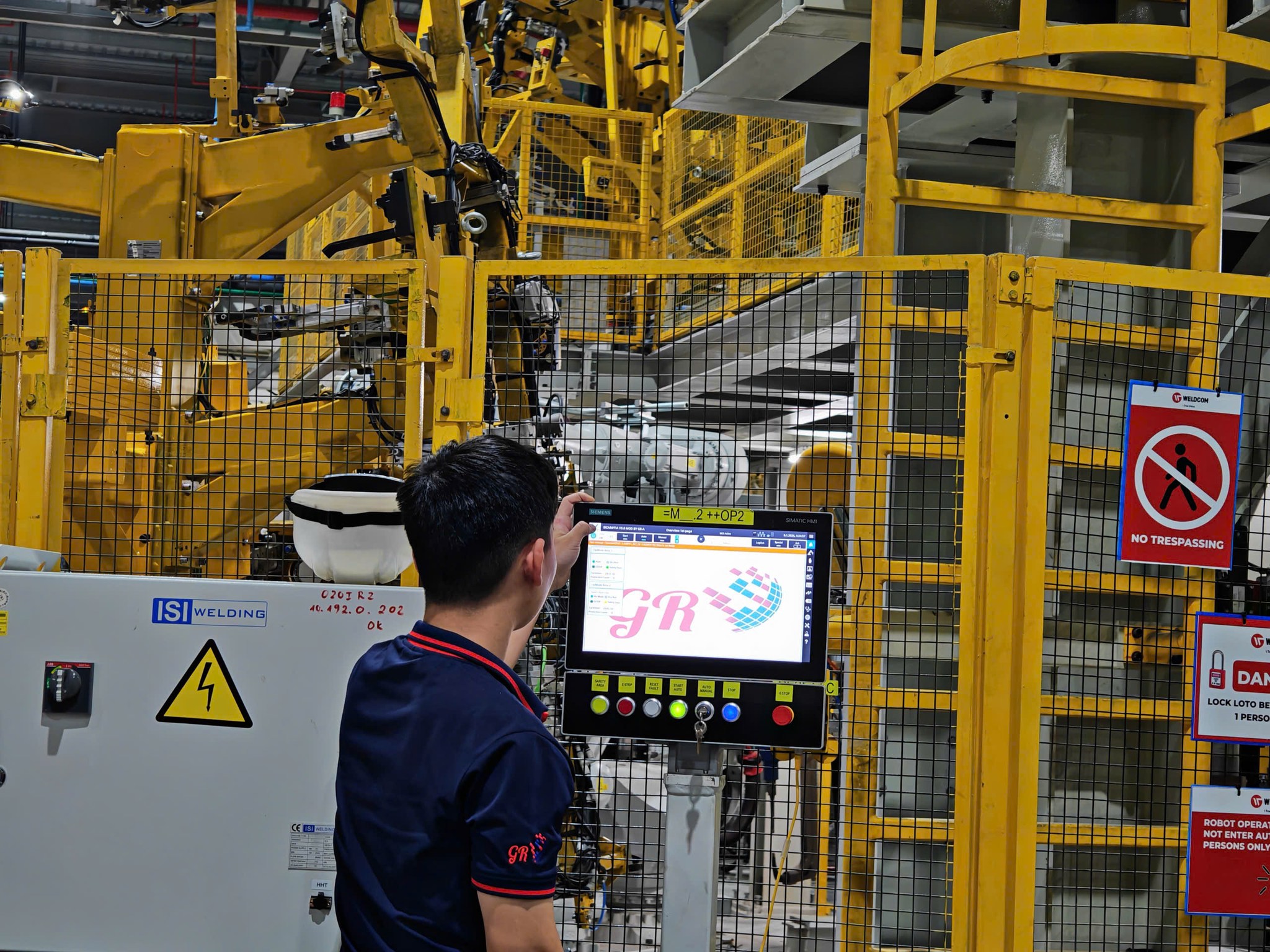 Kỹ sư GR Automation đang làm việc